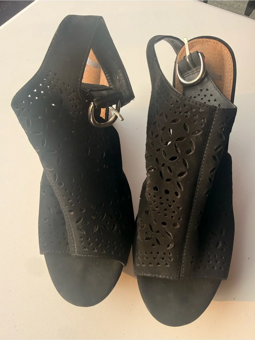Source Unknown Black Laser-Cut Wedge Slingback Sandals